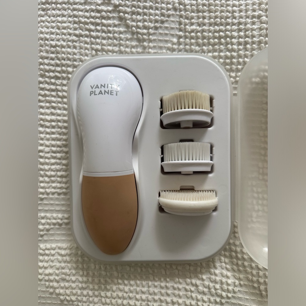 Vanity Fair RAEDIA facial brush
